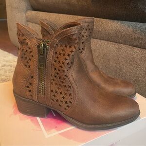 Brown Ankle Boots with Star Cutouts